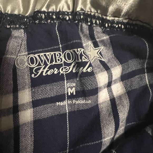 Women medium Dallas Cowboys PJ’s - Picture 4 of 5